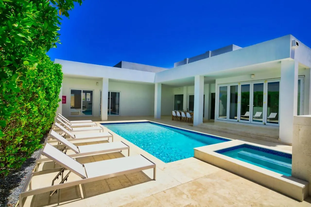 Grand Modern Villa 6-Bedroom Brand New Heated Jacuzzi Palm Beach