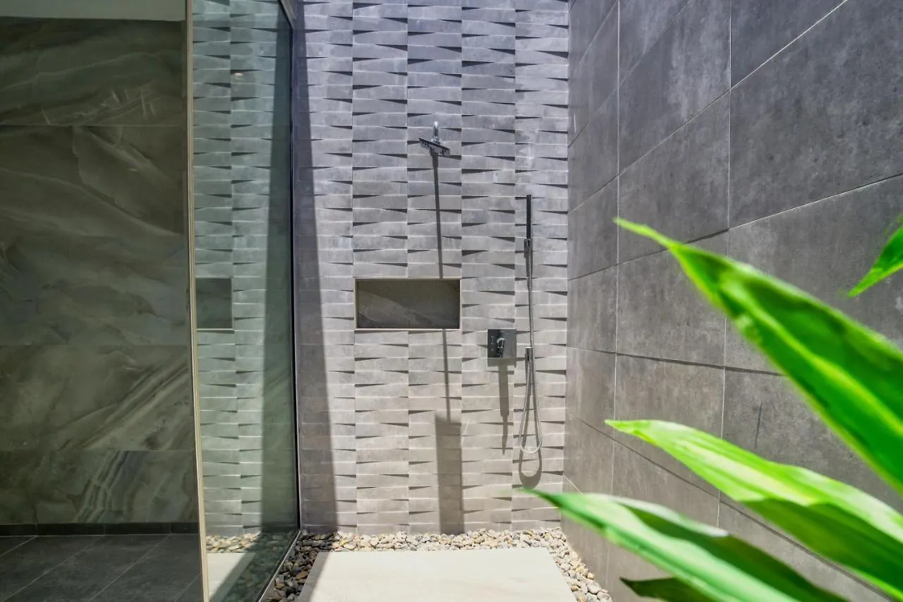 Grand Modern Villa 6-Bedroom Brand New Heated Jacuzzi Palm Beach Aruba