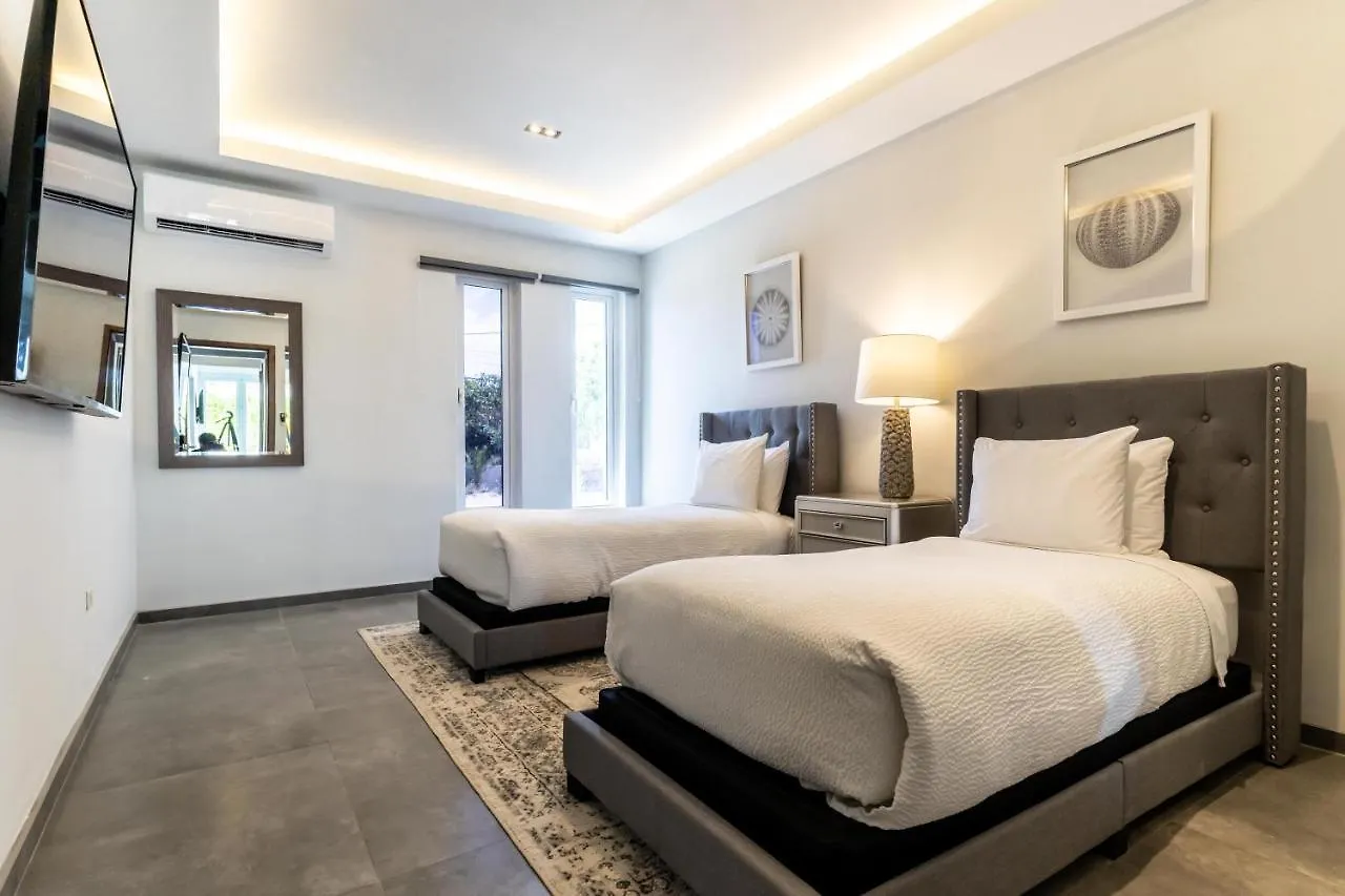 Grand Modern Villa 6-Bedroom Brand New Heated Jacuzzi Palm Beach 0*,  Aruba
