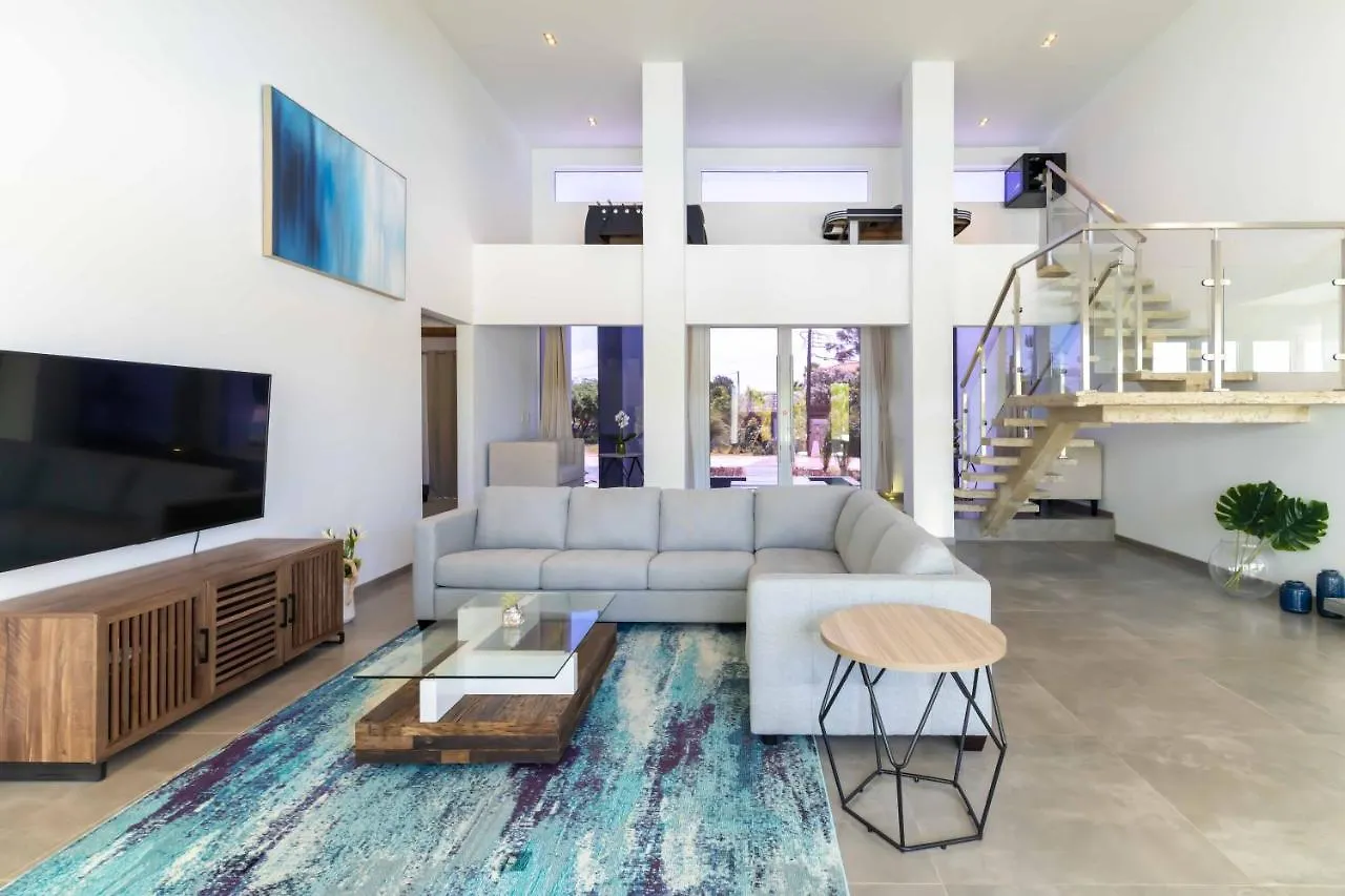 Grand Modern Villa 6-Bedroom Brand New Heated Jacuzzi Palm Beach Aruba