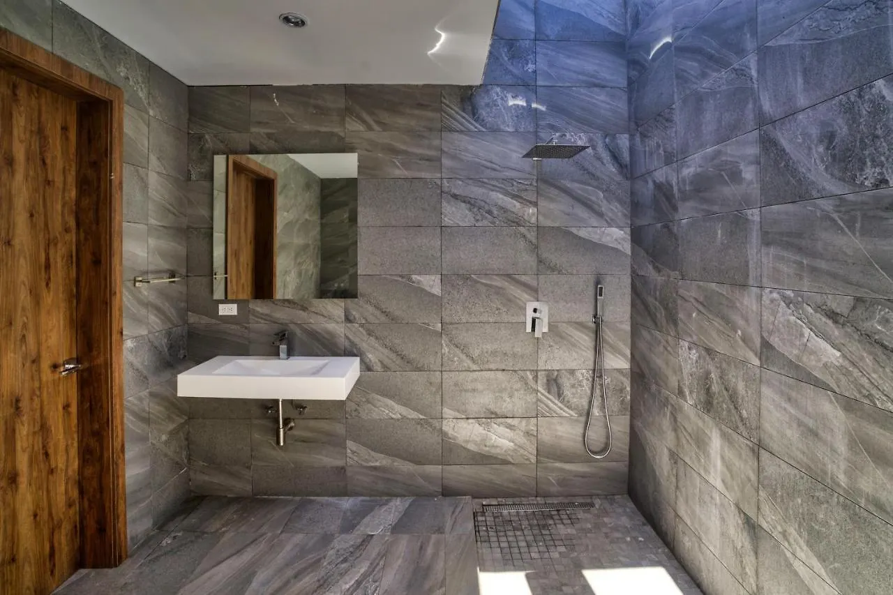 Grand Modern Villa 6-Bedroom Brand New Heated Jacuzzi Palm Beach