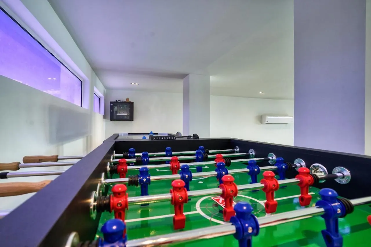 Grand Modern Villa 6-Bedroom Brand New Heated Jacuzzi Palm Beach