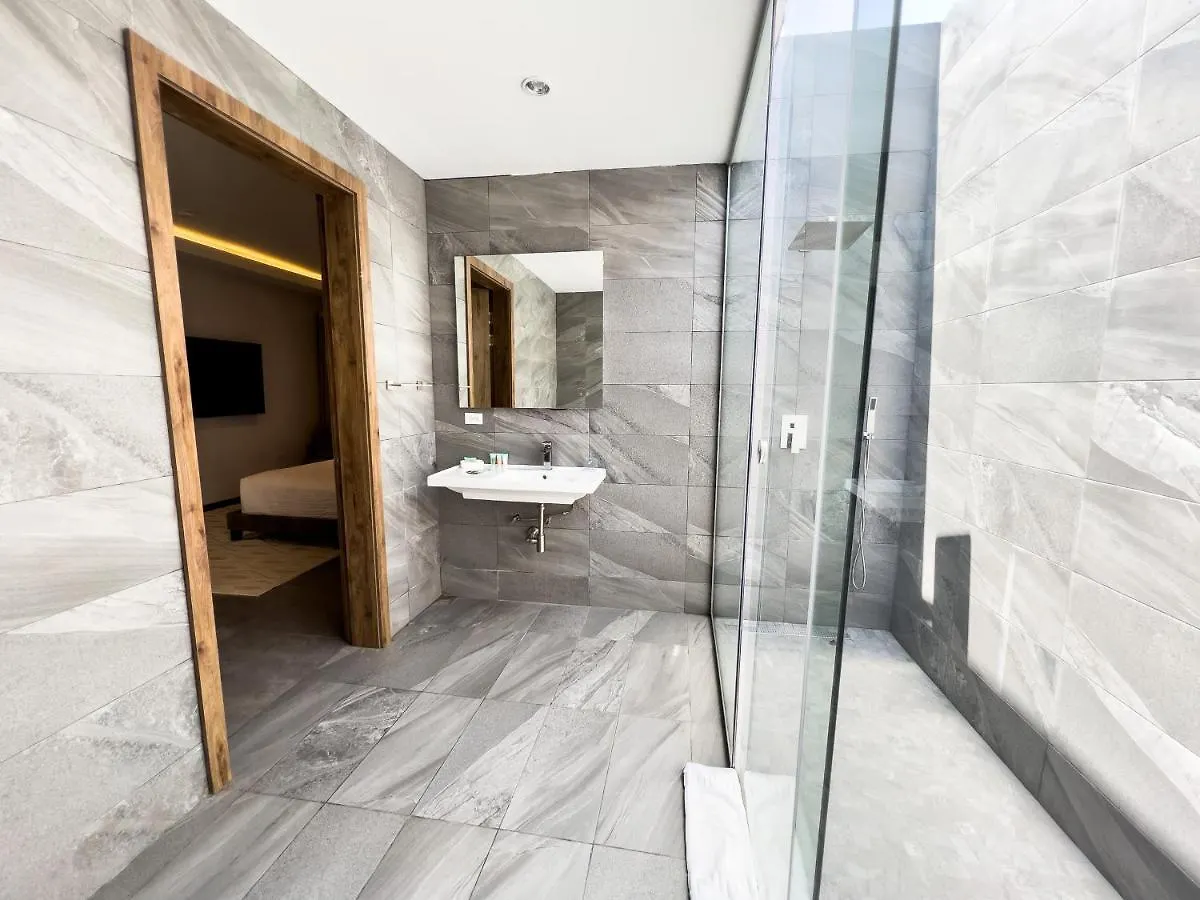 Grand Modern Villa 6-Bedroom Brand New Heated Jacuzzi Palm Beach Aruba