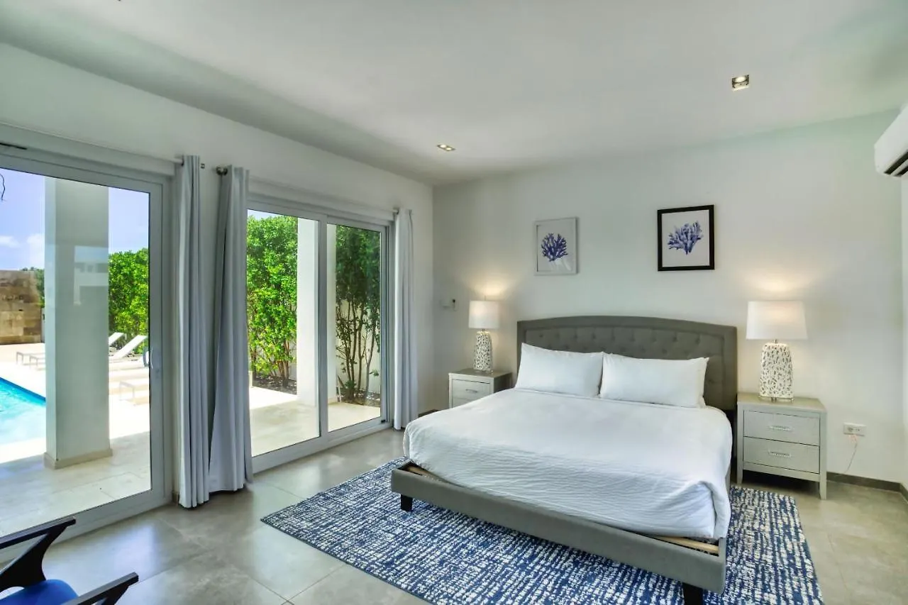 Grand Modern Villa 6-Bedroom Brand New Heated Jacuzzi Palm Beach Aruba